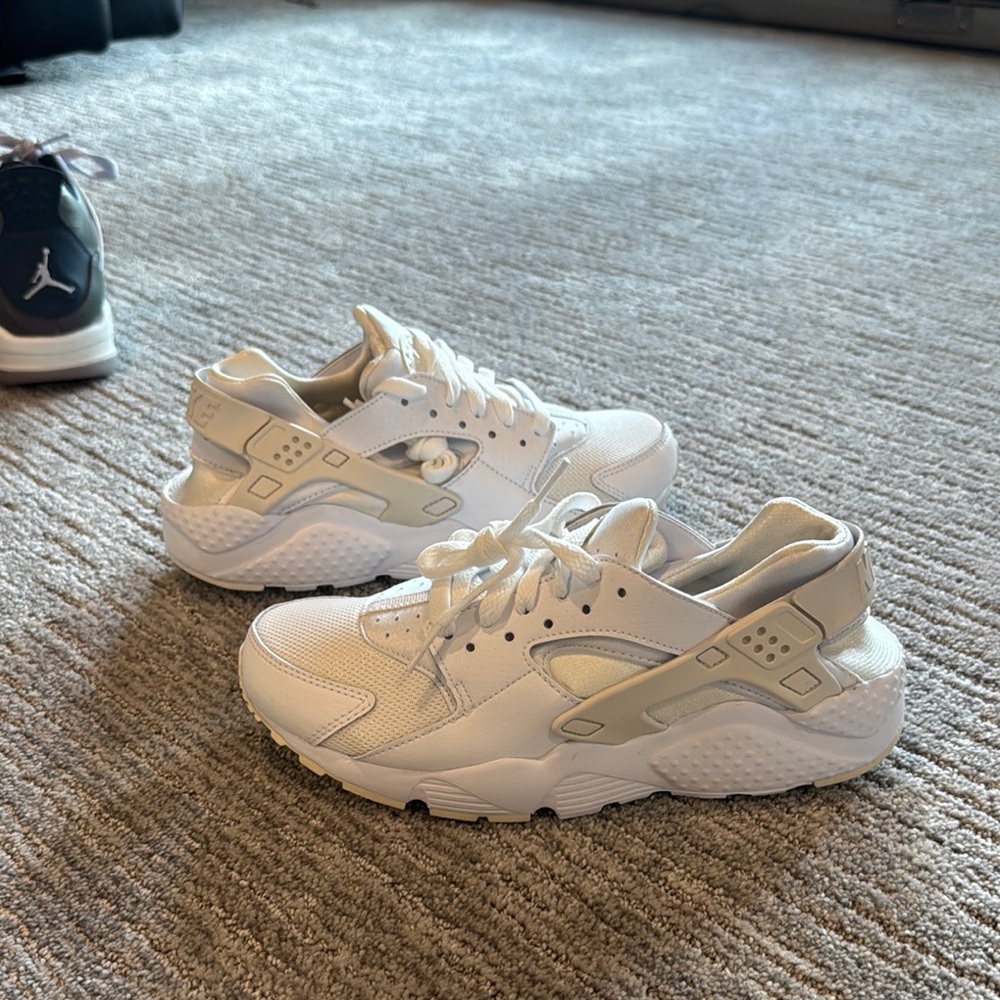 NIKE BRAND NEW kids  White  Sneakers